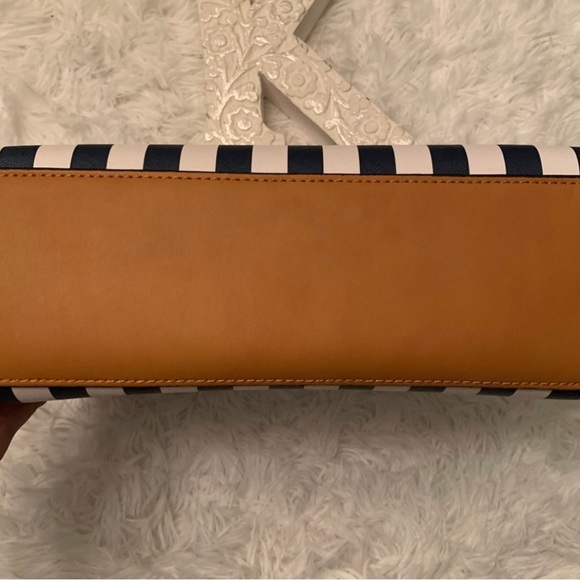 NAVY AND WHITE SATCHEL - Picture 2 of 4